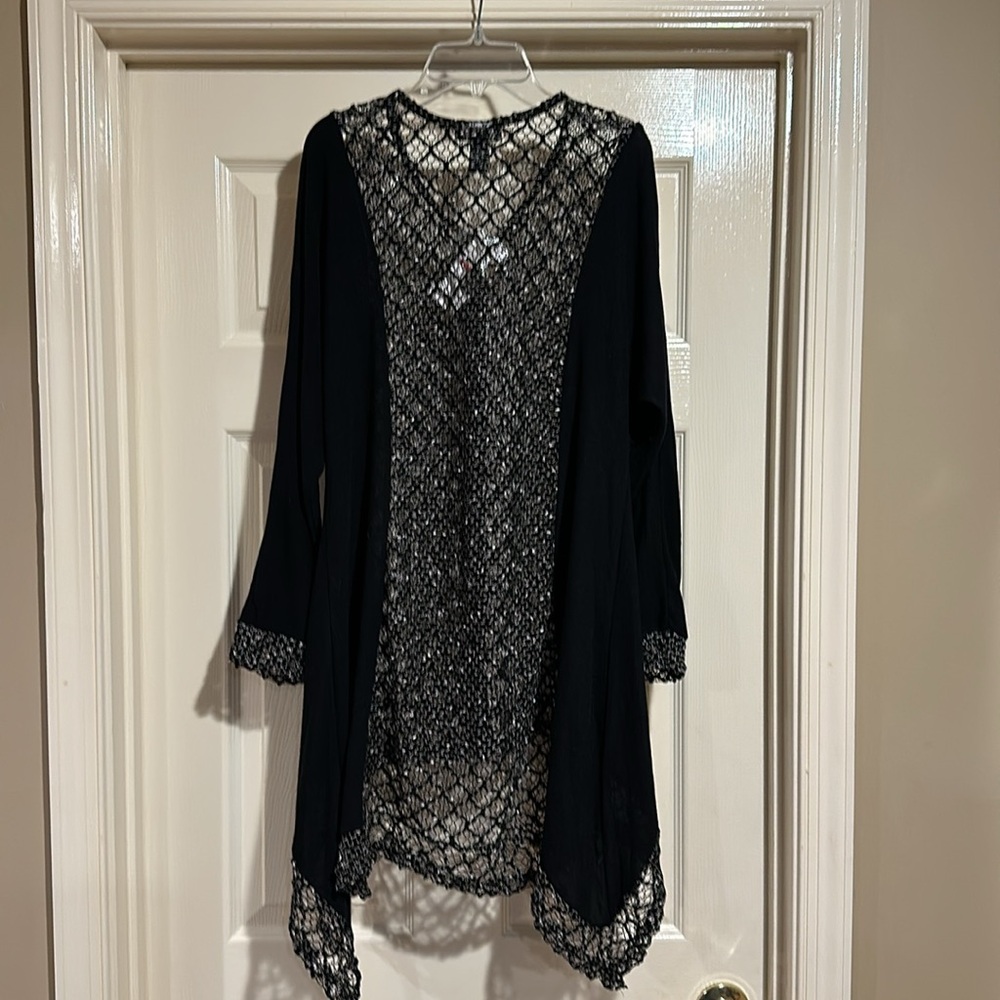 NWT Kaktus black top. Size medium. - Picture 4 of 6